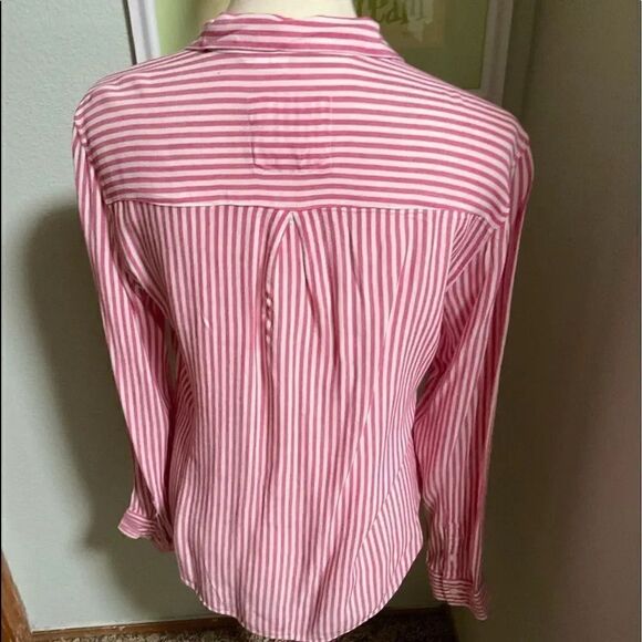 EUC Abercrombie & Fitch Pink & White StrippedâButtonâDownâShirtâ#182 - Picture 3 of 3